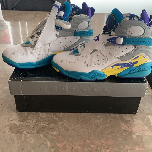 Woman’s Air Jordan 8 Retro - Picture 2 of 6